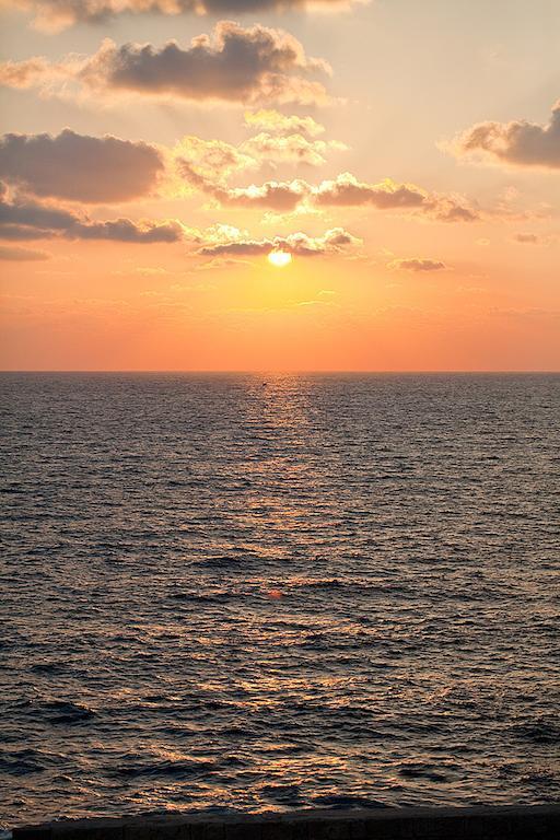 Four Hearts - Acre'S Sea Side Suite المظهر الخارجي الصورة